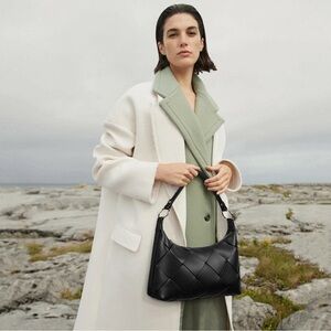 New Like Dreams Kweli Woven Shoulder BucketBag Black